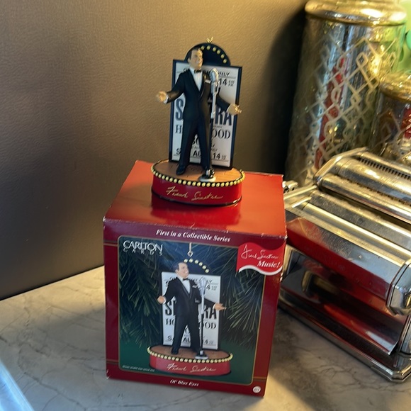 🎶 FRANK SINATRA - Musical Christmas Ornament - 1999 series - Brand new in box - Picture 10 of 15